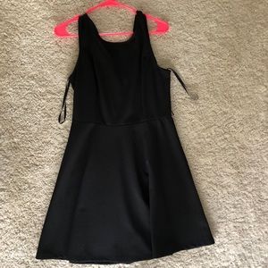 Black sleeveless dress